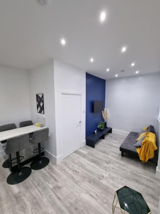 Doll Apartment Montrose Ngoại thất bức ảnh